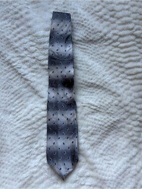 Stafford Gray Silk Tie with Navy Diamond Motif